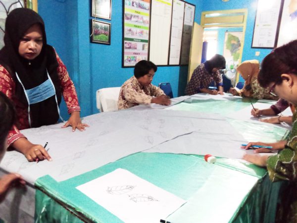 Mahasiswa KKN UM Bantu Kembangkan Batik  Tegaron Khas Desa 